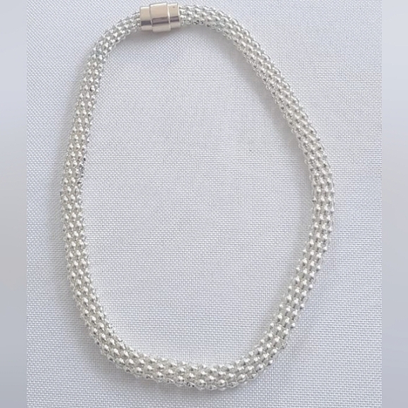 Silver Tone Chainlinks Texture Necklace. 🌴 - Picture 1 of 7